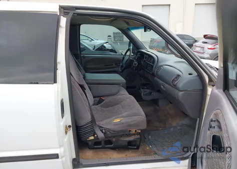 1998 Dodge Ram 1500 из США, поврежденный, VIN 3B7HC13Z7WG219035